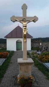 kříž na místním hřbitově